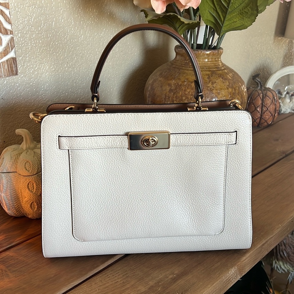 Ladies Coach bag satchel.